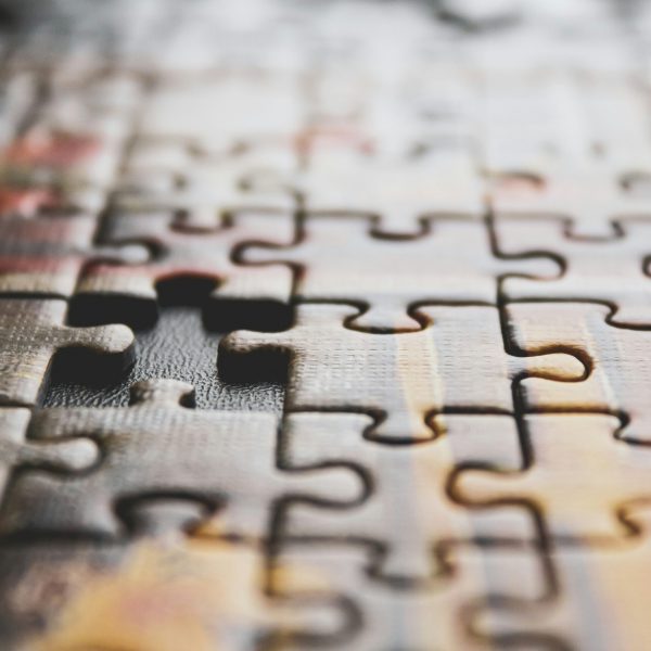 Fehlendes Puzzlestück in einem Puzzle Fehlendes Puzzlestück in einem Puzzle